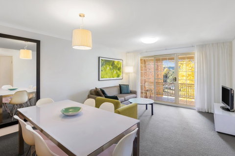 Adina Serviced Apartments Canberra Kingston - Winery Find 11