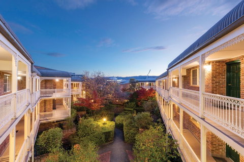 Adina Serviced Apartments Canberra Kingston - Winery Find 9