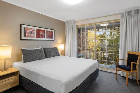 Adina Serviced Apartments Canberra Kingston - Winery Find 16