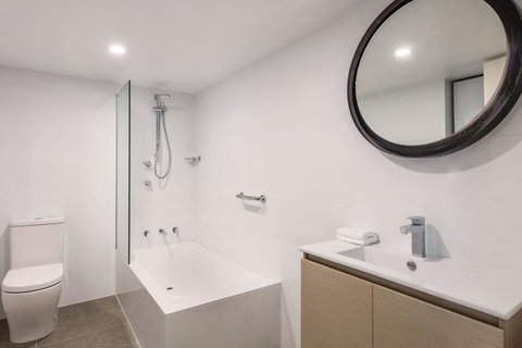 Adina Serviced Apartments Canberra Kingston - Winery Find 12
