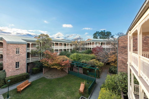 Adina Serviced Apartments Canberra Kingston - Winery Find 5