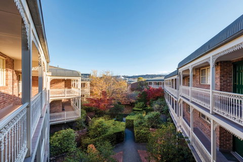 Adina Serviced Apartments Canberra Kingston - Winery Find 0