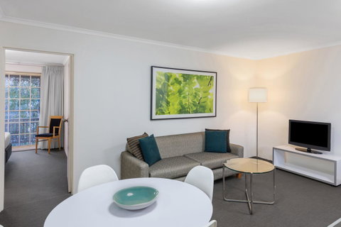 Adina Serviced Apartments Canberra Kingston - Winery Find 2