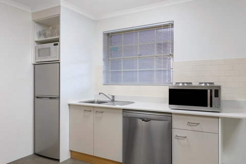 Adina Serviced Apartments Canberra Kingston - Winery Find 3