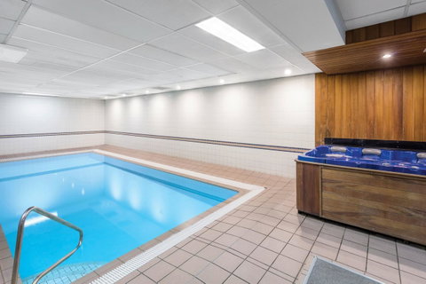 Adina Serviced Apartments Canberra Kingston - Winery Find 6