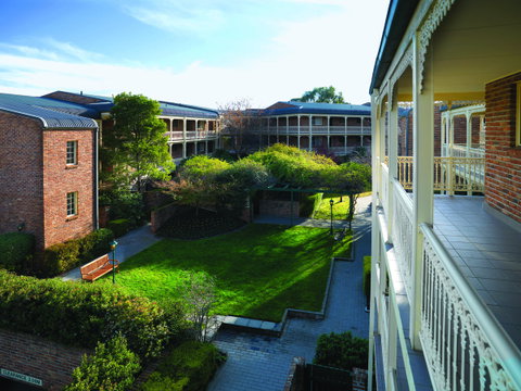 Adina Serviced Apartments Canberra Kingston - Winery Find 13