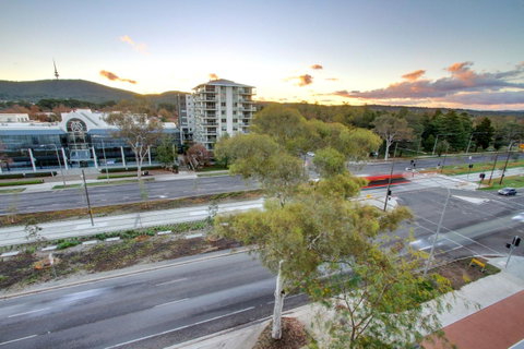 IQ Smart Apartments 704 Braddon ACT - Winery Find 6