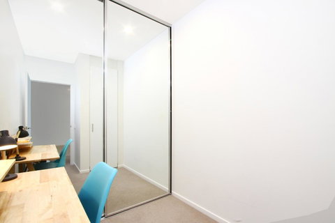 IQ Smart Apartments 704 Braddon ACT - Winery Find 1