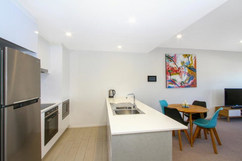 IQ Smart Apartments 704 Braddon ACT - Winery Find 4