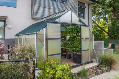 One Of A Kind Apartments - Winery Find 37