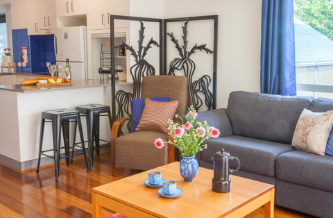 One Of A Kind Apartments - Winery Find 33
