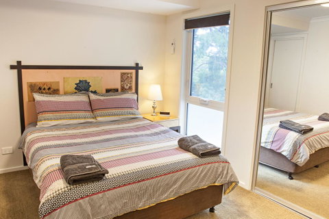 One Of A Kind Apartments - Winery Find 6