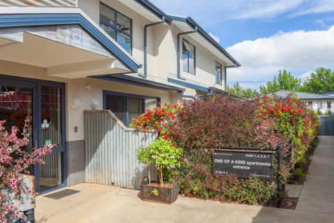 One Of A Kind Apartments - Winery Find 36