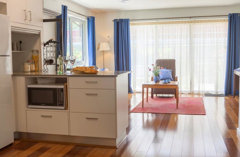One Of A Kind Apartments - Winery Find 32