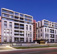 Deco Hotel Canberra - Winery Find