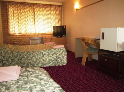 Canberra Lyneham Motor Inn - Winery Find 12