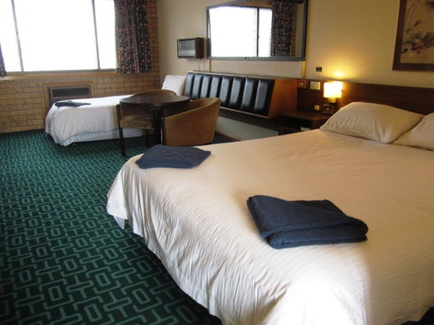 Canberra Lyneham Motor Inn - Winery Find 7