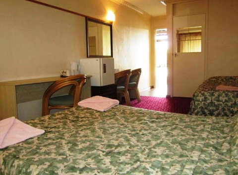 Canberra Lyneham Motor Inn - Winery Find 10