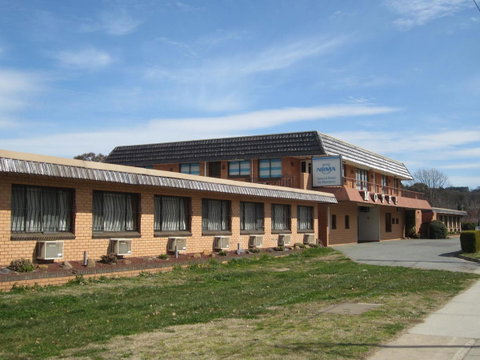 Canberra Lyneham Motor Inn - Winery Find 1