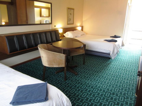 Canberra Lyneham Motor Inn - Winery Find 8