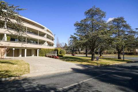 Accommodate Canberra - The Summit - Winery Find 1