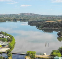 3BR Executive Apartment with Lake and Mountain views - Winery Find