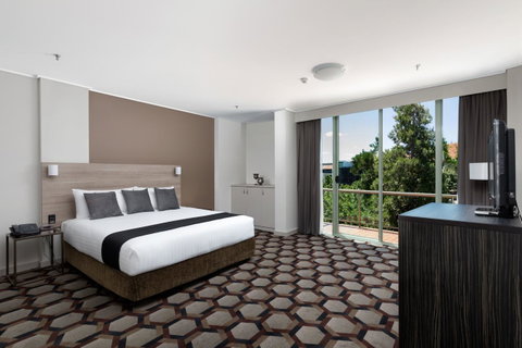 Rydges Canberra - Winery Find 35