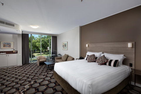 Rydges Canberra - Winery Find 37