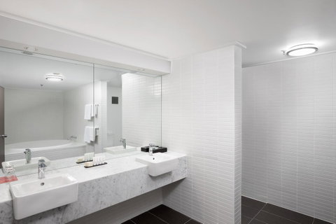 Rydges Canberra - Winery Find 39
