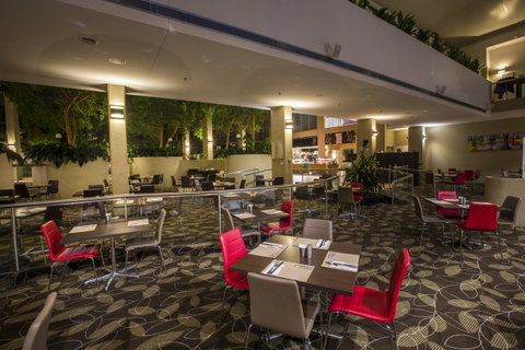 Rydges Canberra - Winery Find 22