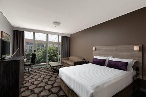 Rydges Canberra - Winery Find 30