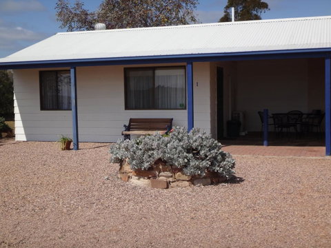 Windana Cottages - Winery Find 16
