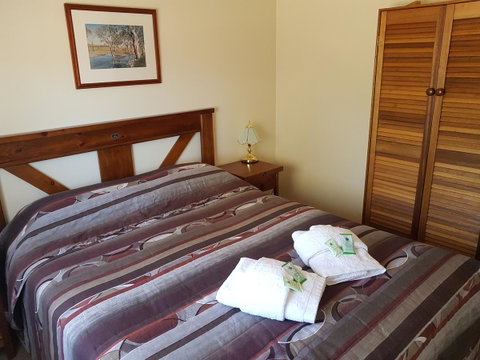 Windana Cottages - Winery Find 2