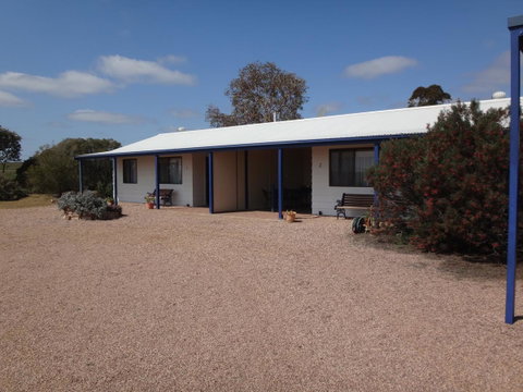 Windana Cottages - Winery Find 14