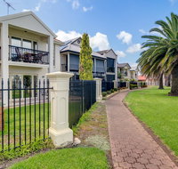 Port Adelaide Harbourside House - Winery Find