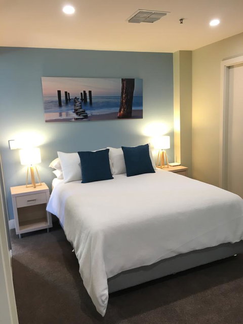 Beachside Luxury Apartments One & Two Bedroom In Beachfront Oaks Pier Building - Winery Find 23