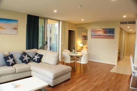 Beachside Luxury Apartments One & Two Bedroom In Beachfront Oaks Pier Building - Winery Find 4
