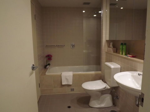 Beachside Luxury Apartments One & Two Bedroom In Beachfront Oaks Pier Building - Winery Find 1