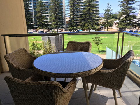 Beachside Luxury Apartments One & Two Bedroom In Beachfront Oaks Pier Building - Winery Find 25