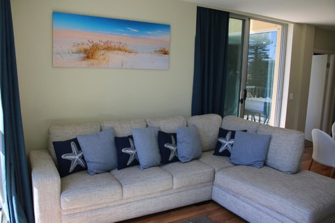 Beachside Luxury Apartments One & Two Bedroom In Beachfront Oaks Pier Building - Winery Find 14