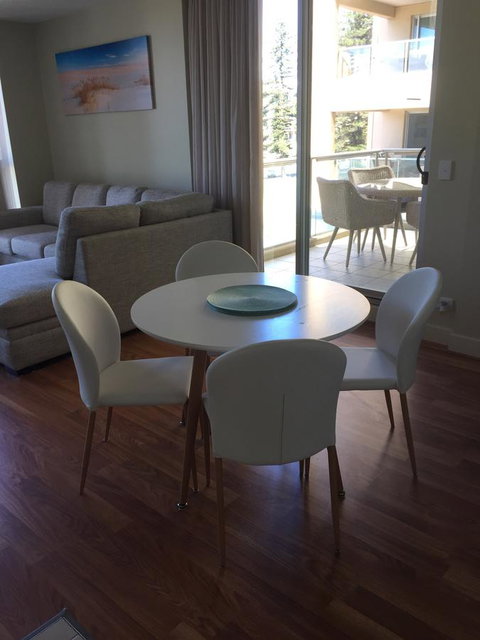 Beachside Luxury Apartments One & Two Bedroom In Beachfront Oaks Pier Building - Winery Find 18