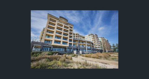 Beachside Luxury Apartments One & Two Bedroom In Beachfront Oaks Pier Building - Winery Find 2