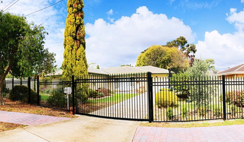 Beautiful Garden House - Winery Find 7
