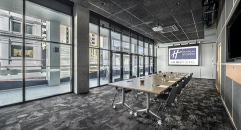 Holiday Inn Express Adelaide City Centre, An IHG Hotel - Winery Find 40