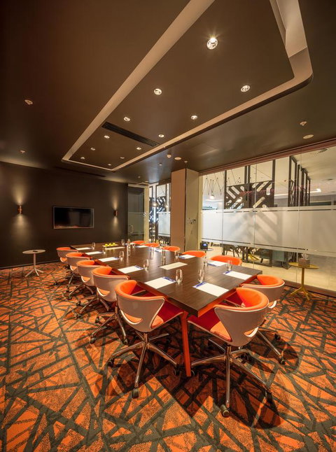 Holiday Inn Express Adelaide City Centre, An IHG Hotel - Winery Find 44