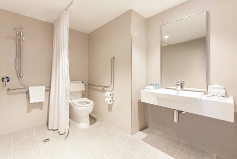 Holiday Inn Express Adelaide City Centre, An IHG Hotel - Winery Find 10