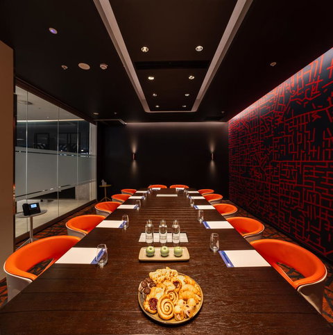 Holiday Inn Express Adelaide City Centre, An IHG Hotel - Winery Find 41
