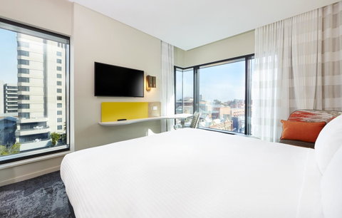 Holiday Inn Express Adelaide City Centre, An IHG Hotel - Winery Find 6
