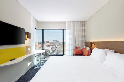 Holiday Inn Express Adelaide City Centre, An IHG Hotel - Winery Find 16