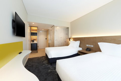 Holiday Inn Express Adelaide City Centre, An IHG Hotel - Winery Find 5